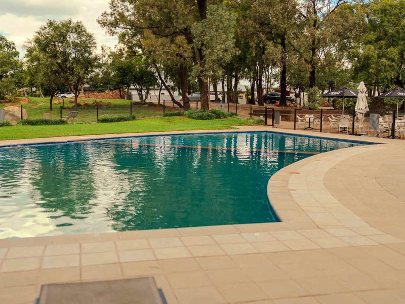 Discover a new benchmark in contemporary estate living - Photo 9