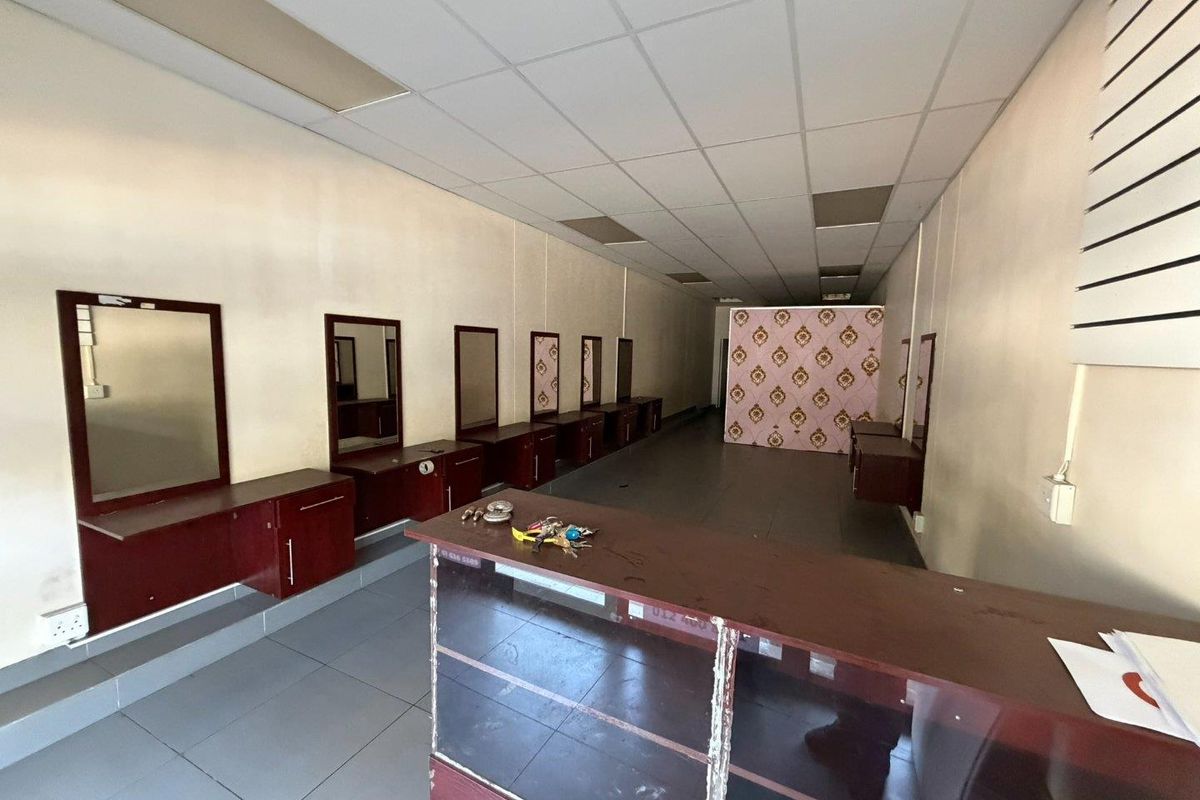 70 Sqm RETAILS SPACE ON SPECIAL TO RENT IN PRETORIA FOR R 5999.00 PM AVAILABLE IMMEDIATELY. - Photo 2