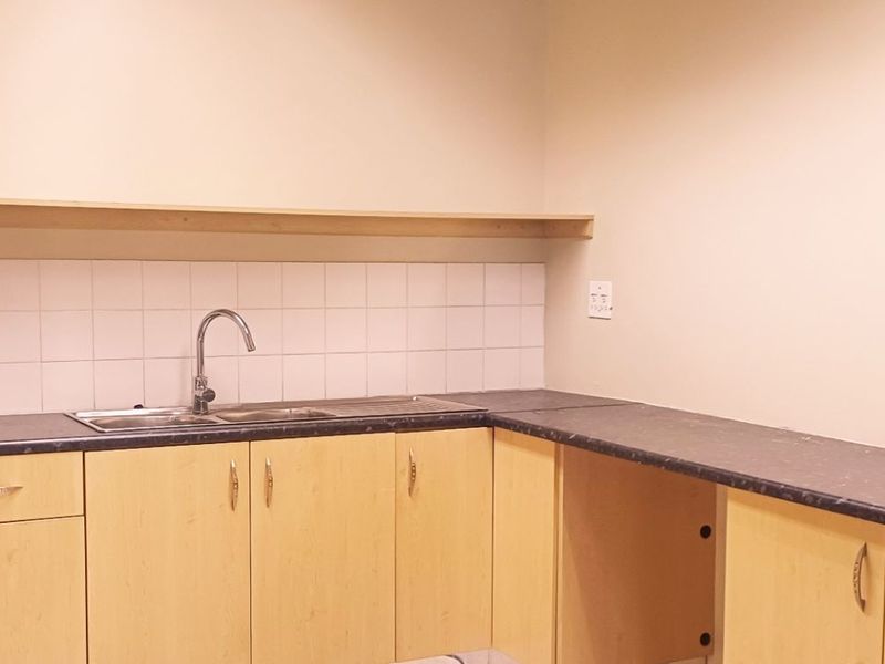 Prime Office Space Available in Cape Town's Financial Hub - Photo 7