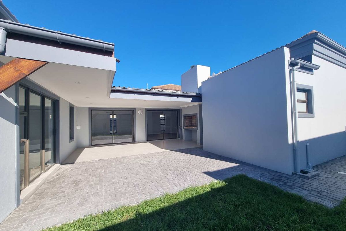 Renovated Family Home to Rent in Parklands - Photo 2