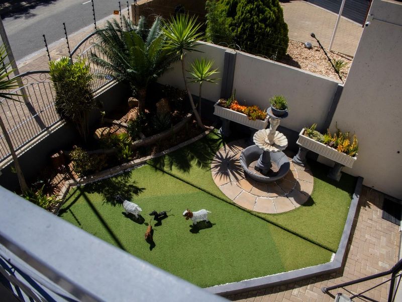 Spacious Family Home on large erf! - Photo 2