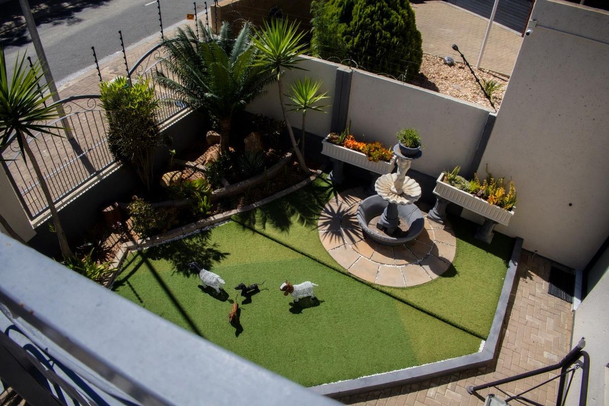 Spacious Family Home on large erf! - Photo 2