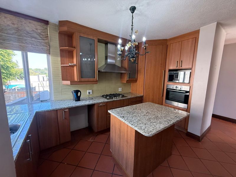 Spacious Multi-Level Family Home in Westdene – Move-In Ready - Photo 9