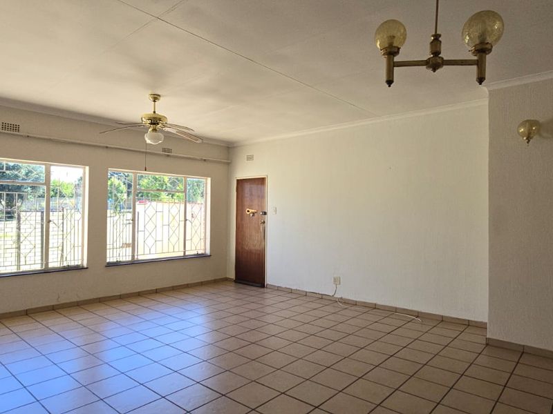 Charming Parkside Townhouse – Ideal Investment Opportunity - Photo 6