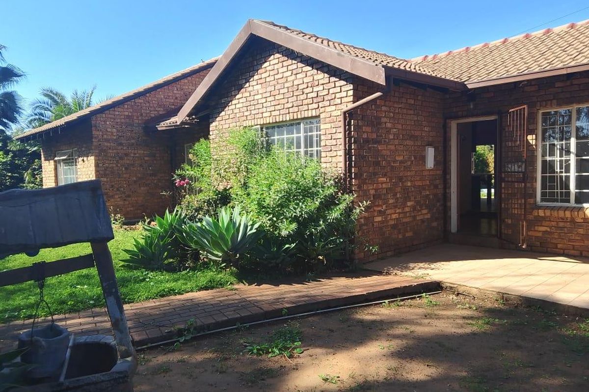 3Bedroom house in a spacious yard in Chantelle - Photo 2