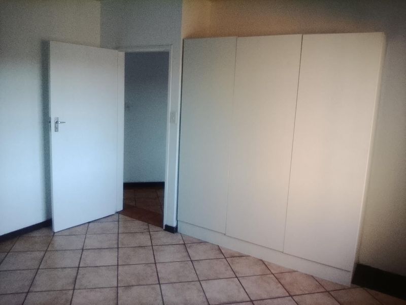 Spacious ground floor unit with own garden - Photo 6