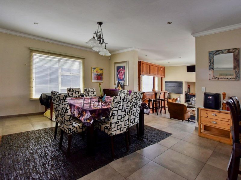 Lagoon, Walvis Bay:  Upmarket 3 Bedr Home with 2 Bedr flat is for Sale - Photo 8