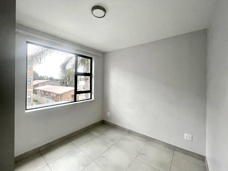 Prime Investment Opportunity: Apartment in Lyttelton Manor, Centurion – Ideal for Strong Rental Yields and Young Professionals. - Photo 6