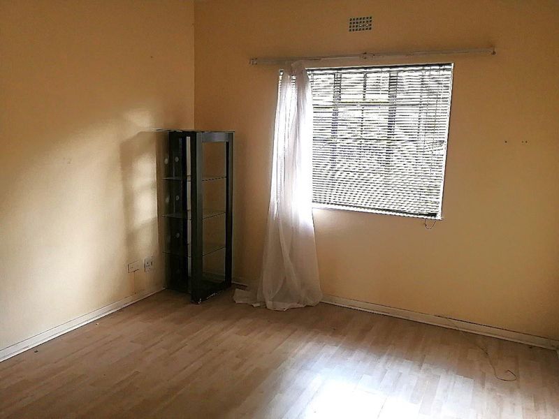 First Floor cozy apartment minutes from Sandton - Photo 6