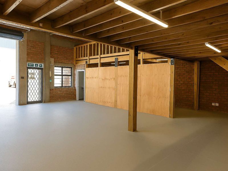 Fairview warehouse with mezzanine, available immediately! - Photo 4
