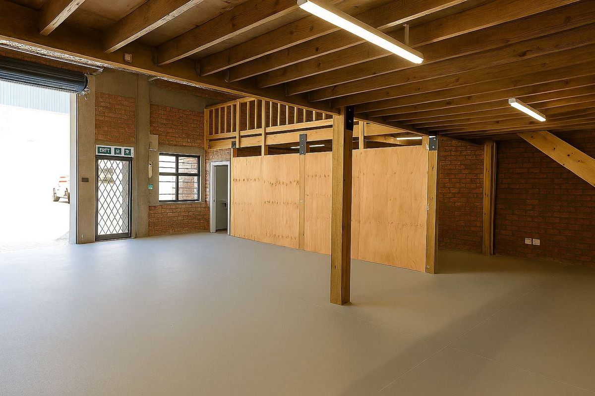 Fairview warehouse with mezzanine, available immediately! - Photo 4