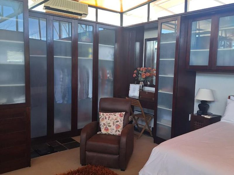 Spacious 5-Bed Residence With Consulting Rooms In Klein Windhoek - Photo 3