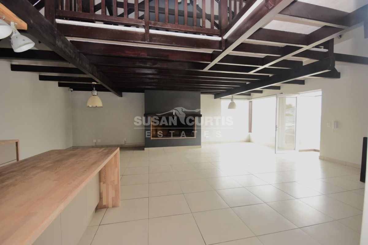 Spacious double story house near the Mall and beach - Photo 4