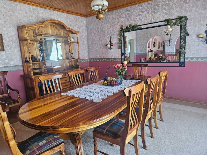 Charming spacious family home with a flat in Barkly West - Photo 9