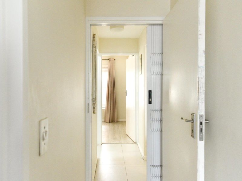 Rare garden apartment on Blouberg beachfront – unbeatable position. - Photo 9