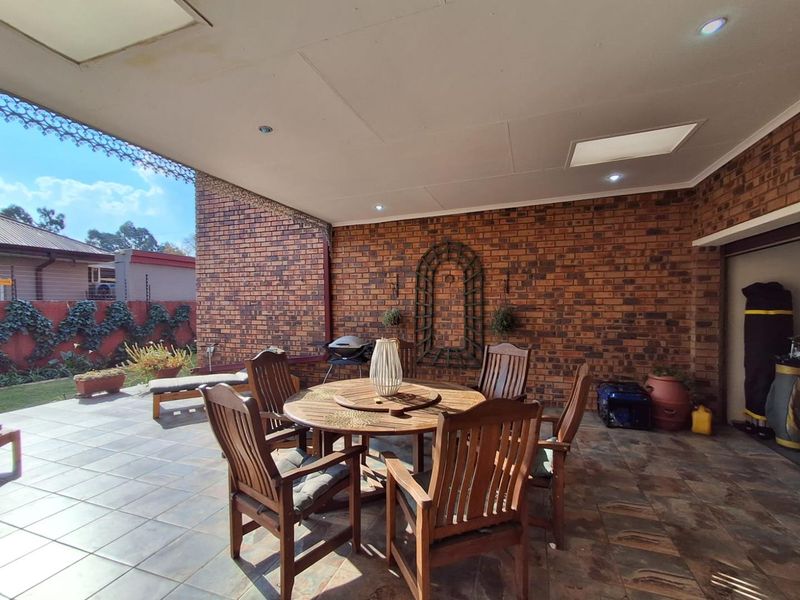 Spacious 3-Bedroom unit with garden and double garage - Photo 5