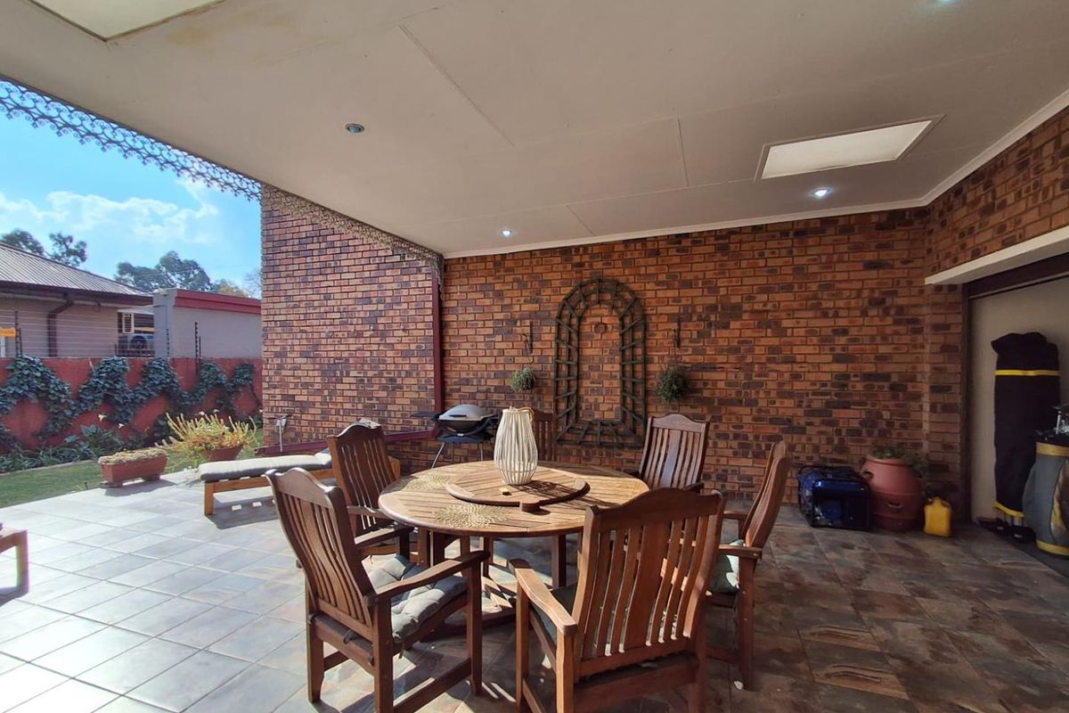 Spacious 3-Bedroom unit with garden and double garage - Photo 5