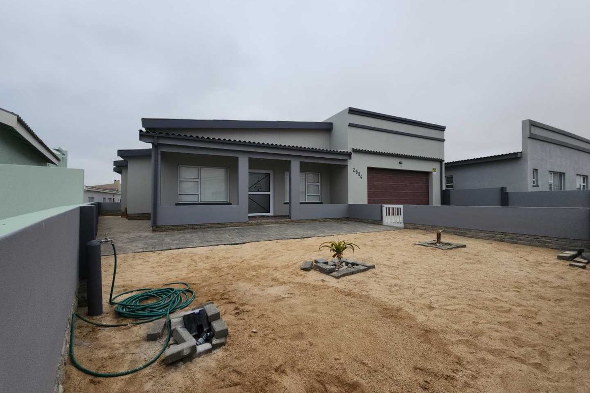 This house in Sunbay is newly repainted. - Photo 3