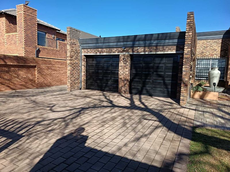 Large Family Home in the heart of Brackenhurst for sale - Photo 2