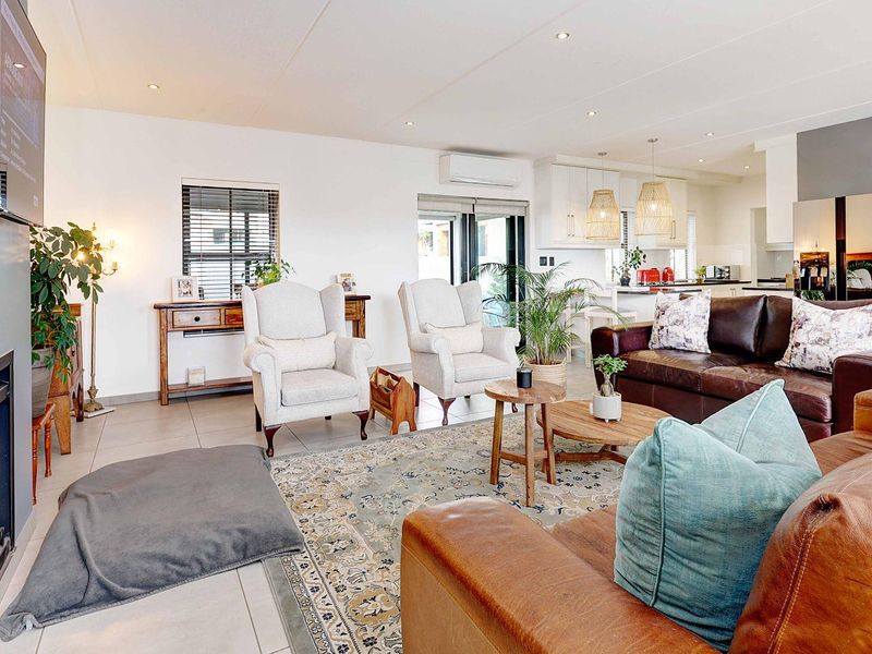 Neat 3 Bedroom Townhouse to rent in Graanendal Estate, Durbanville - Photo 10