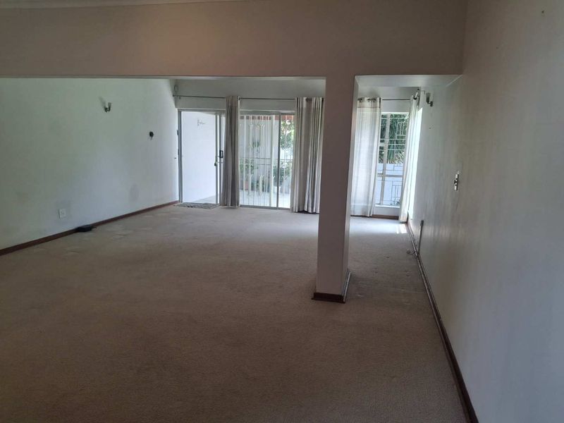 A BEAUTIFUL TWO BEDROOM SIMPLEX - Photo 6