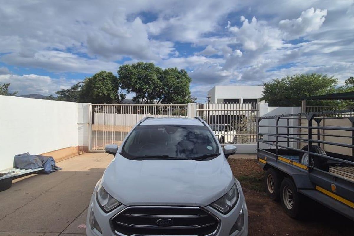 3 Seperate living units on 1 property - Photo 2