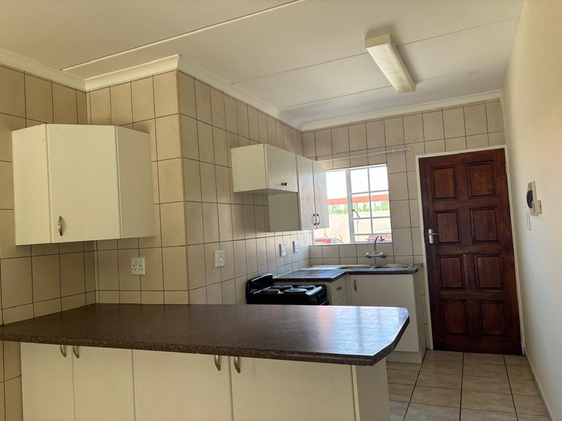 2 Bedroom Unit for sale in Boksburg - Photo 2