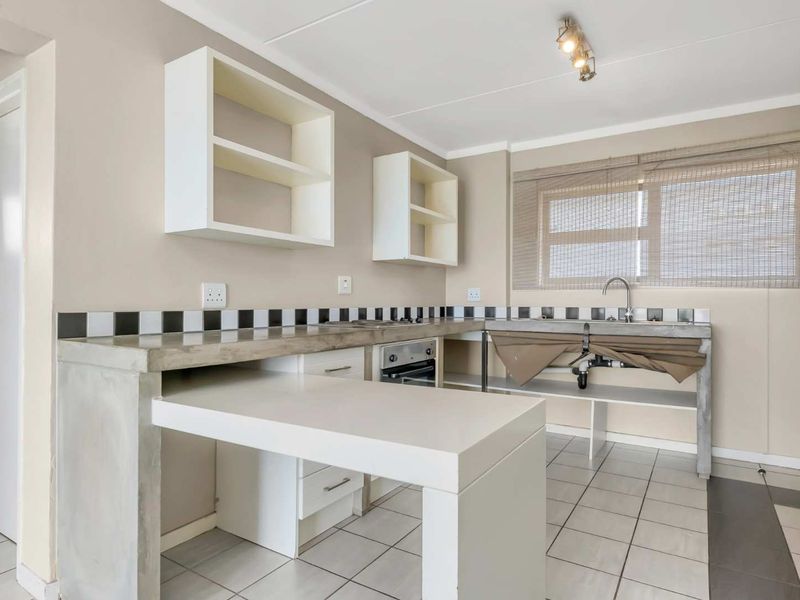2 BEDROOM 1 BATHROOM MODERN APARTMENT - Photo 5