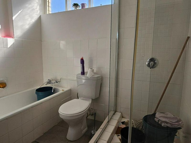 2 Bedroom Flat For Sale - Photo 7
