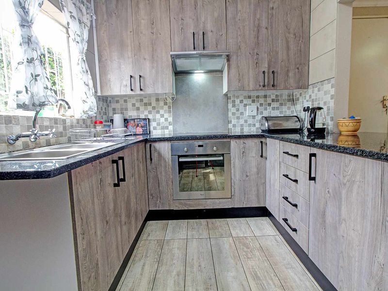 Stunning Townhouse with Solar Pool & Patio Bliss! - Photo 4