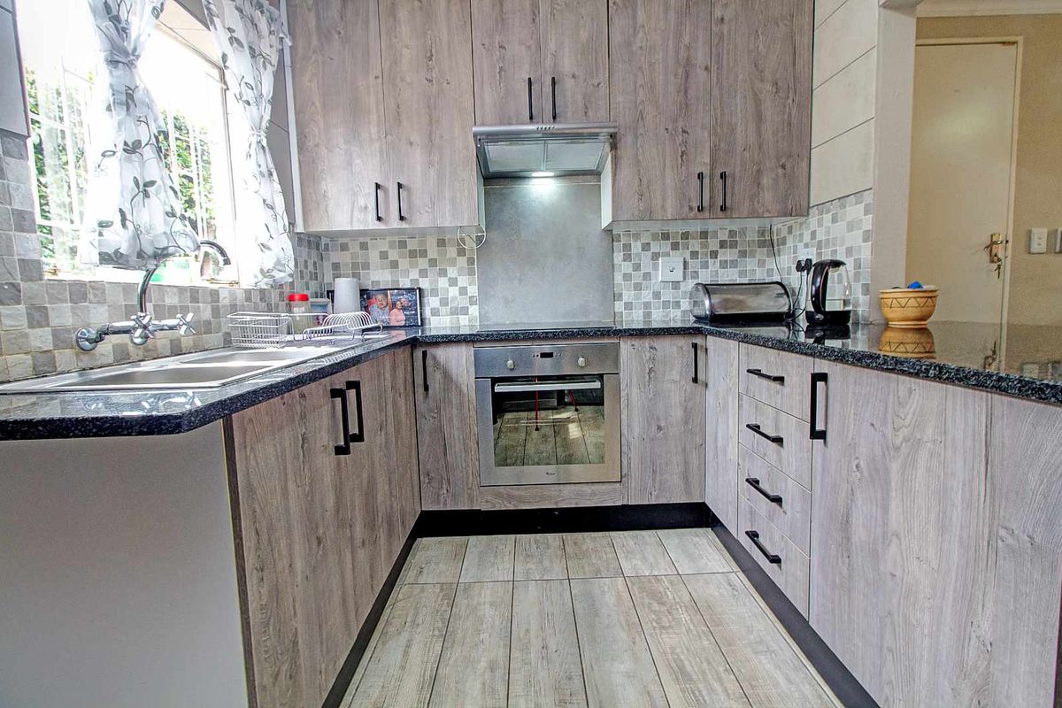 Stunning Townhouse with Solar Pool & Patio Bliss! - Photo 4