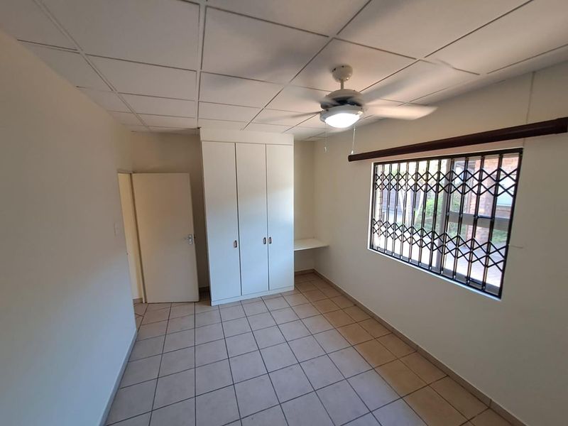Modern 3-Bedroom Simplex with Courtyard in Richards Bay| Available August 15th - Photo 9
