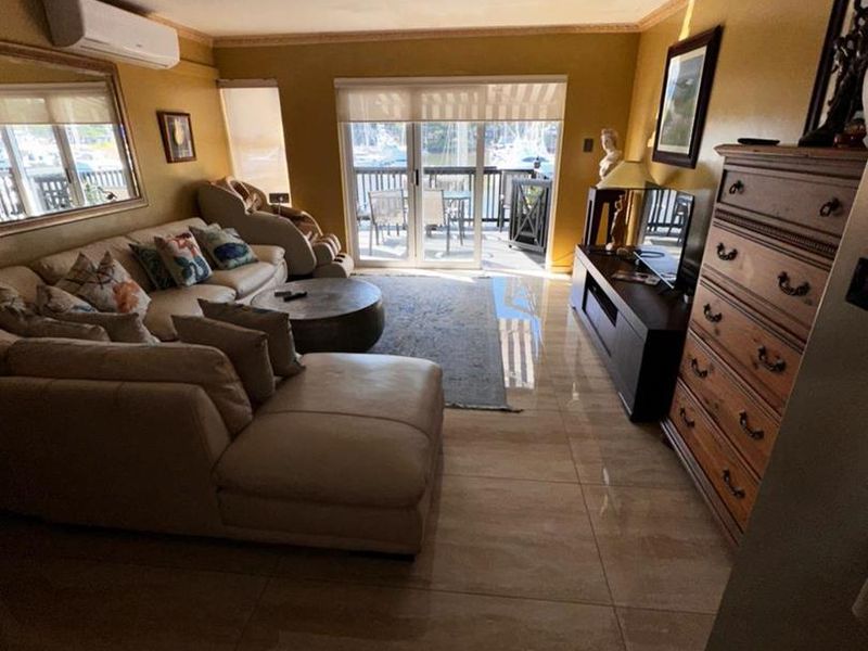 ⚓ Waterfront Luxury Living with Private Jetty & 42ft Yacht Included! ⚓ - Photo 10
