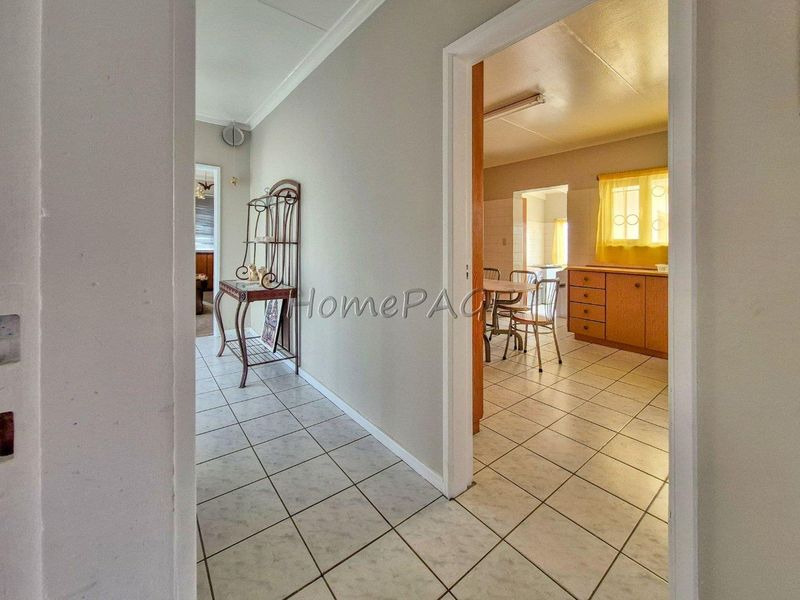 Hermes, Walvis Bay:  3 Bedroom home situated in a visible area, opposite businesses - Photo 9