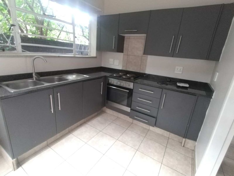 Spacious 3 Bedroom Apartment For Sale in a Prime Location - Photo 2