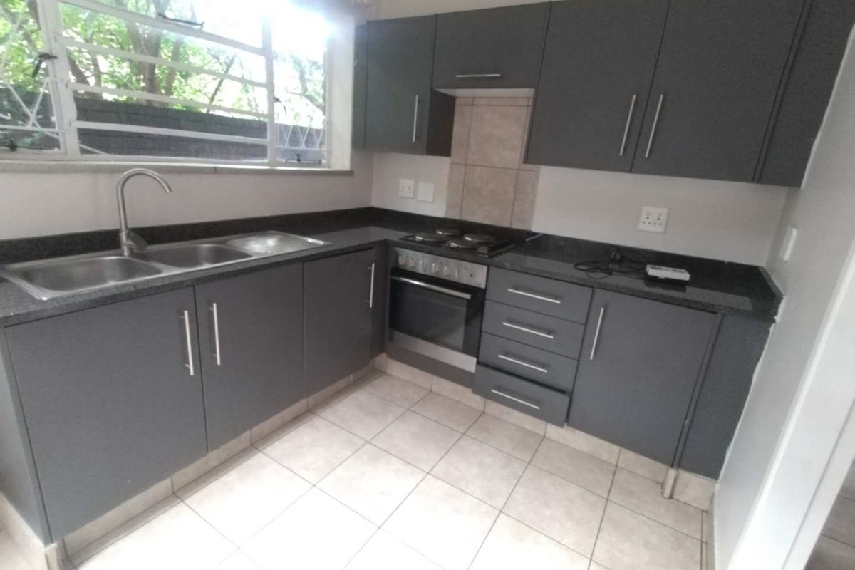 Spacious 3 Bedroom Apartment For Sale in a Prime Location - Photo 2