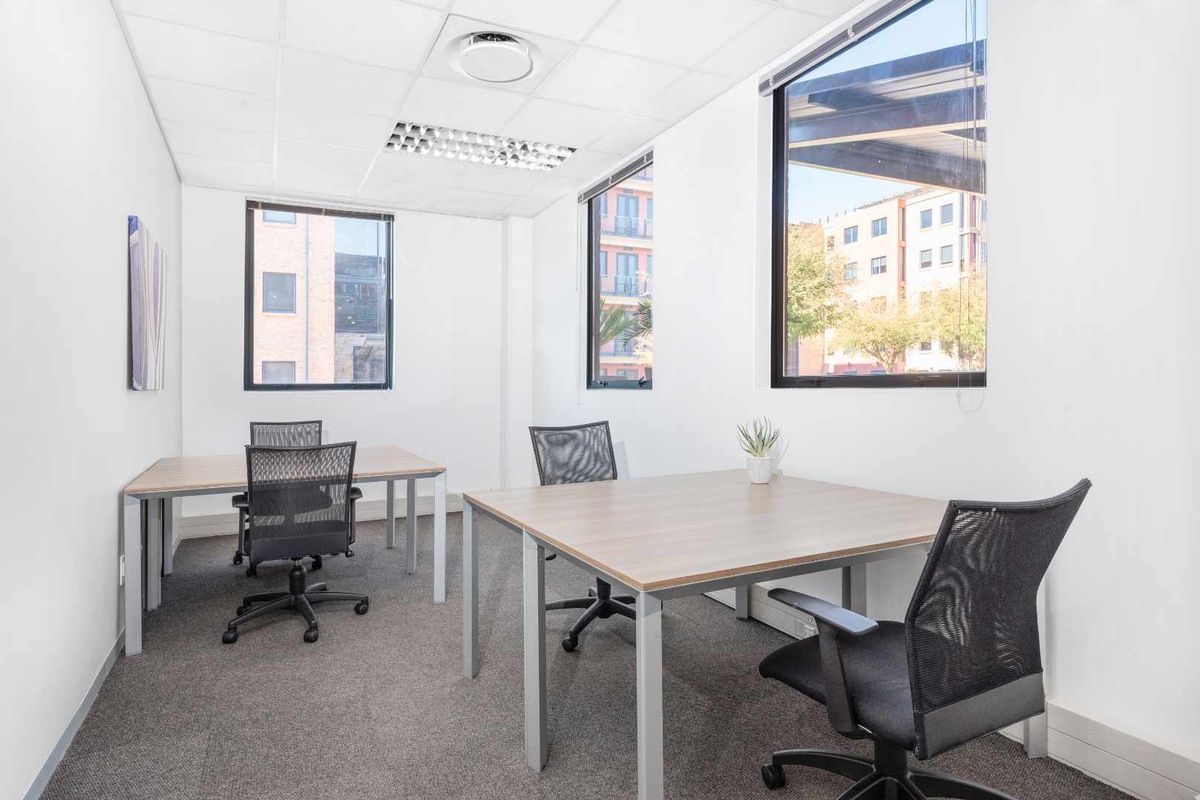 Serviced office space for 10 persons in Regus West Rand – Constantia Kloof - Photo 4