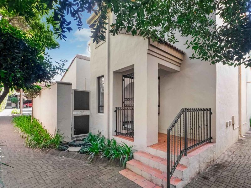 FABULOUS CORNER DUPLEX UNIT IN A SOUGHT-AFTER LIFESTYLE ESTATE, BOASTING LOADS OF NATURAL LIGHT - Photo 5