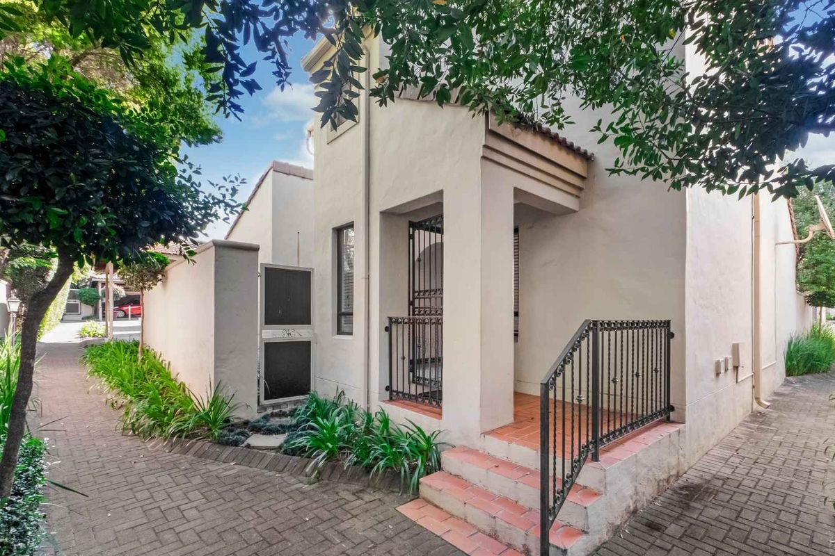 FABULOUS CORNER DUPLEX UNIT IN A SOUGHT-AFTER LIFESTYLE ESTATE, BOASTING LOADS OF NATURAL LIGHT - Photo 5