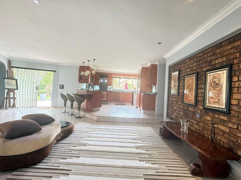 Discover your dream home in the heart of Bloubosrand - Photo 8