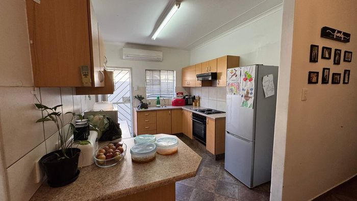 Property #2332885, Townhouse Sold in Pioniers Park Ext 1