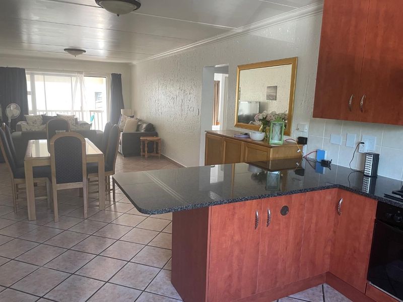 UNFURNISHED TWO BEDROOMS - Photo 5
