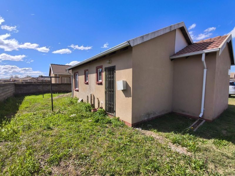 Cozy 3-Bed, 1-Bath Family Home with Massive Yard & Endless Potential! - Photo 3