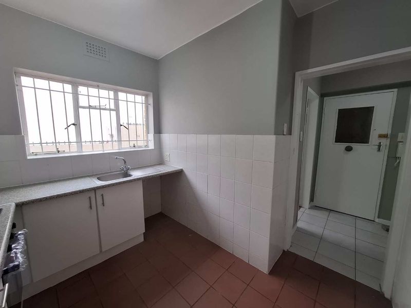 Unfurnished 1 Bedroom in Sea Point - Photo 6