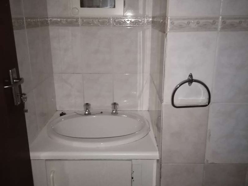 BACHELOR FLAT TO RENT - Photo 9