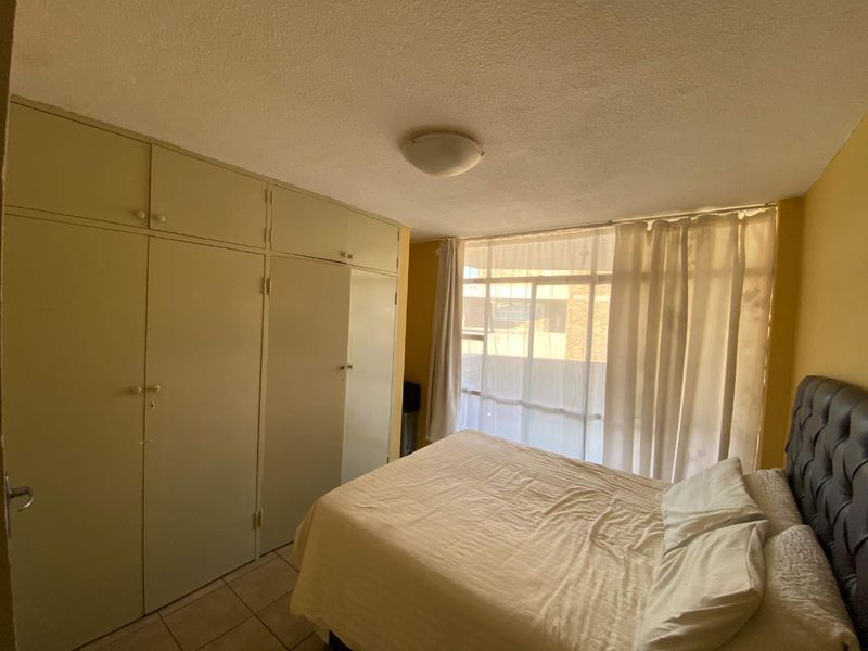 Well Kept Apartment For a Working Couple - Photo 10