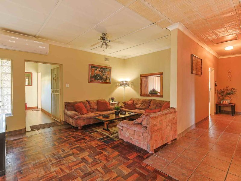 Exclusive Waverley Gem – A Spacious Family Haven in The Moot - Photo 5