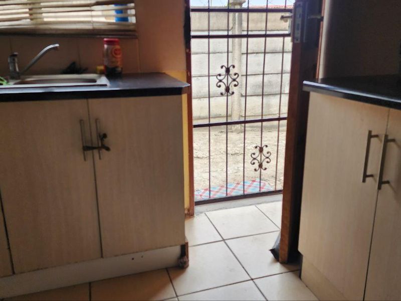 Affordable 3 bedroom with Room to Transform - Photo 5