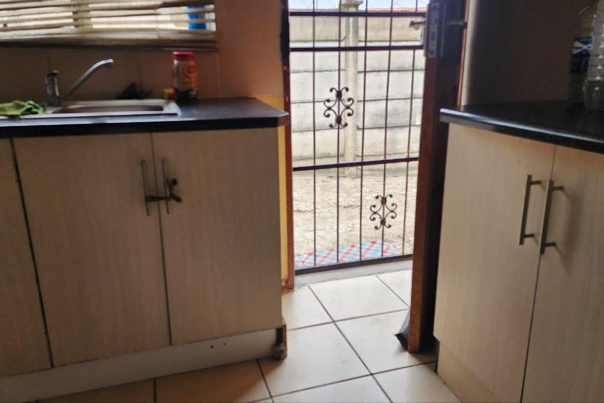 Affordable 3 bedroom with Room to Transform - Photo 5