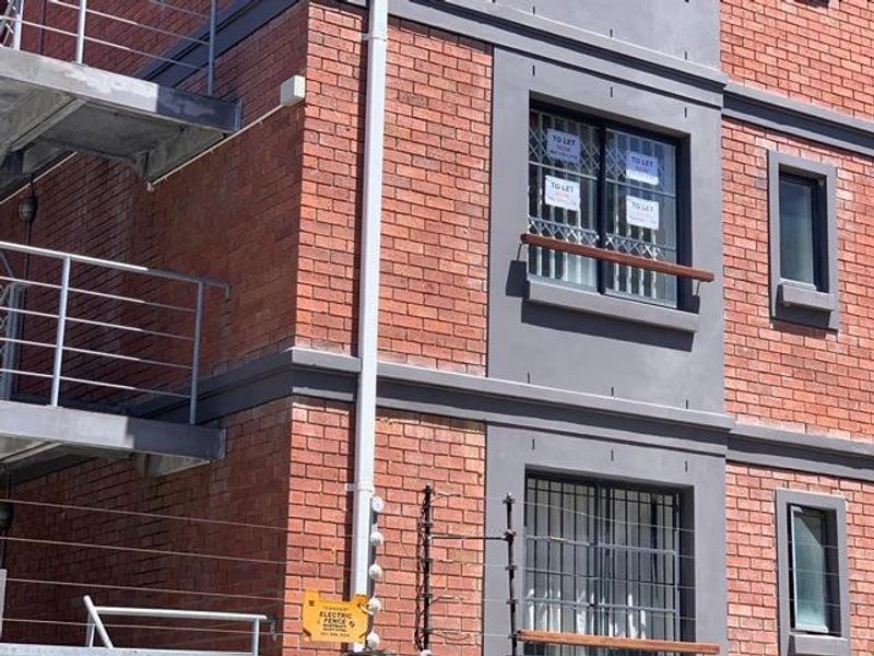 Modern studio apartment with secure parking - Photo 2